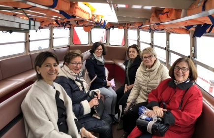 A bord de la mouette genevoise: Evie, Chantal V, Karin, Antoinette B, Marie-Jeanne et Claudia Vonlanthen, Gouverneur